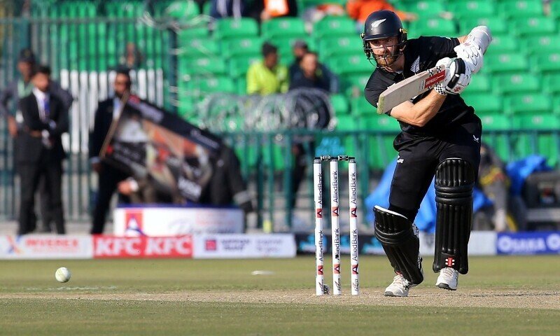 New Zealand pile up 330 after opting to bat first in tri-series opener against Pakistan